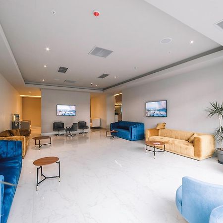Grand City Real Estate Apartment Батуми Екстериор снимка
