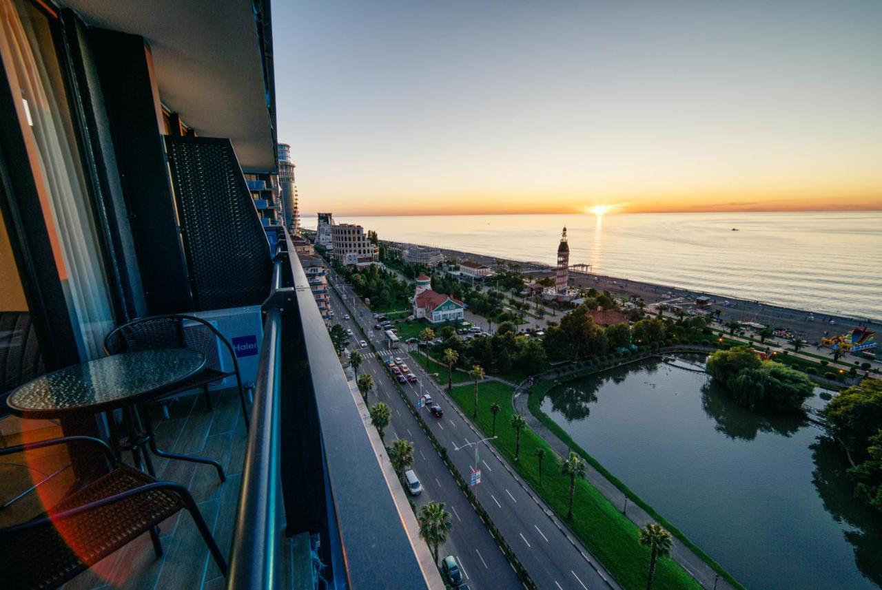 Grand City Real Estate Apartment Батуми Екстериор снимка